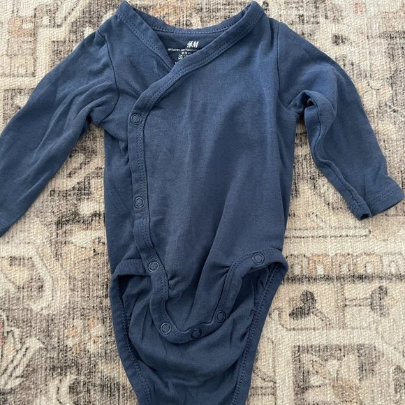 H&M Organic Cotton Long-Sleeve Onesie - Picture 1 of 2